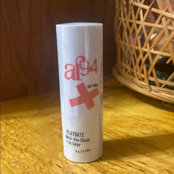 AF94 Soft Smile Multi-Use Cheek & Lip Color 0.28oz. - Picture 1 of 2